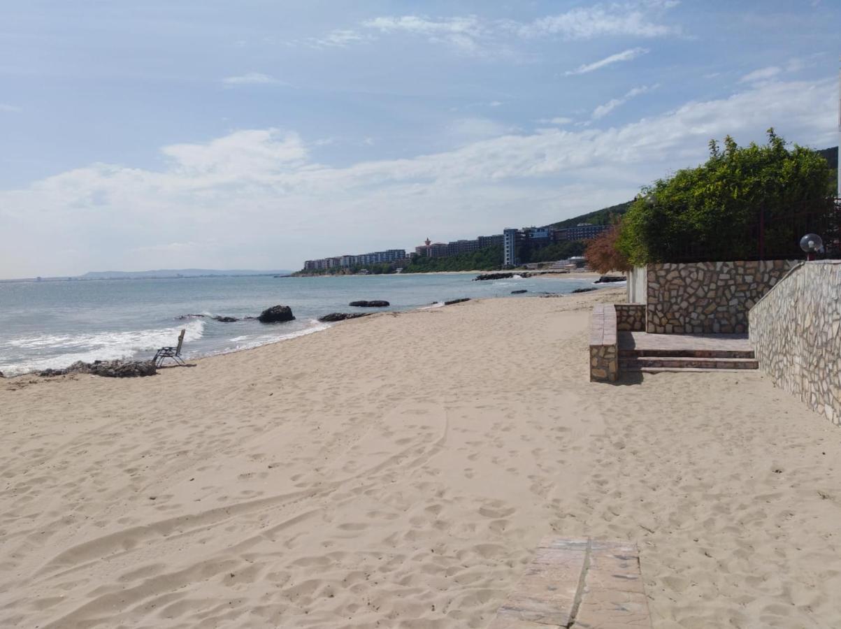 On The Beach Elenite Bagian luar foto